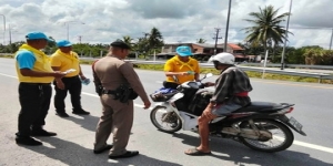 กิจกรรมจิตอาสา รณรงค์ประชาสัมพันธ์แจกผ่านพับการใช้รถใช้ถนน ขับขี่ปลอดภัยช่วงเทศกาลปีใหม่ 2568