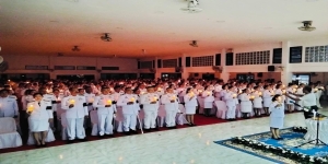 ร่วมพิธีถวายเครื่องราชสักการะ วางพานพุ่ม และพิธีจุดเทียนถวายพระพรชัยมงคล เนื่องในโอกาสพระราชพิธีมหามงคลเฉลิมพระชนมพรรษ